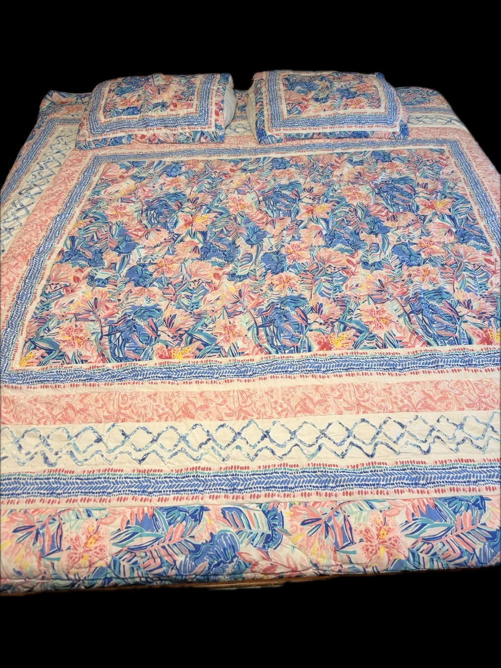 Complete King Set Lilly Pulitzer Salthouse Soirée Patchwork Quilt and 2 shams.